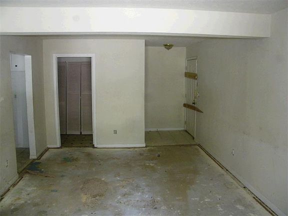 3rd image of 3605 Woodbriar Cir APT C