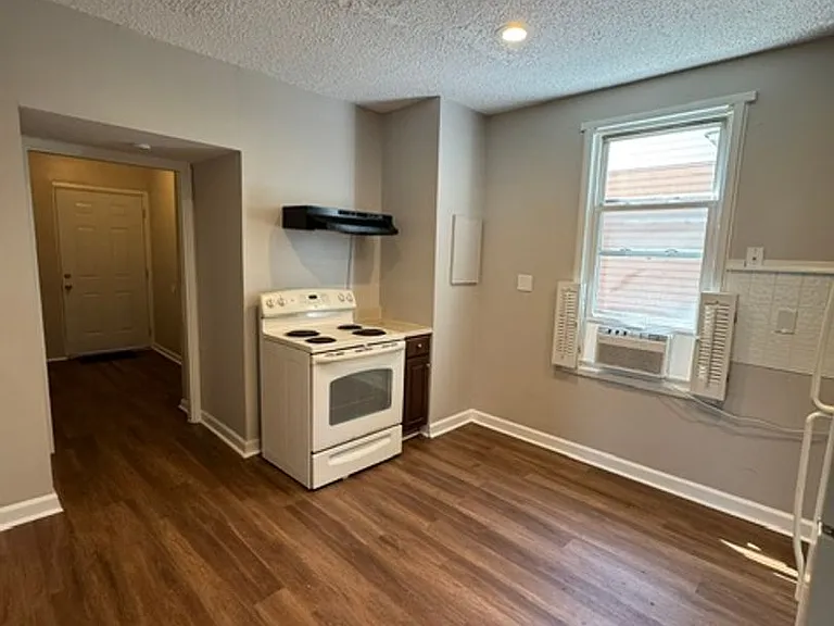 1332 Stevens Ave — Photo 5