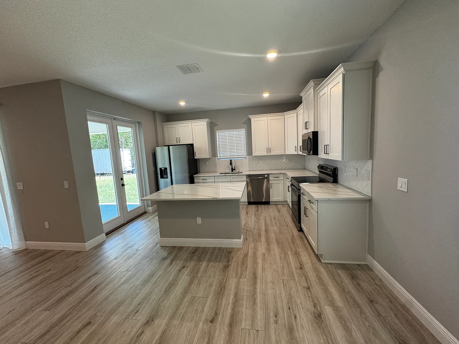 Newly Built 4 Beds 3 Baths Home south Ocala — Photo 3