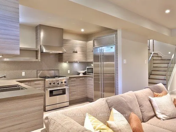 17 Kilbarry Rd, Toronto, ON M5P 1K4