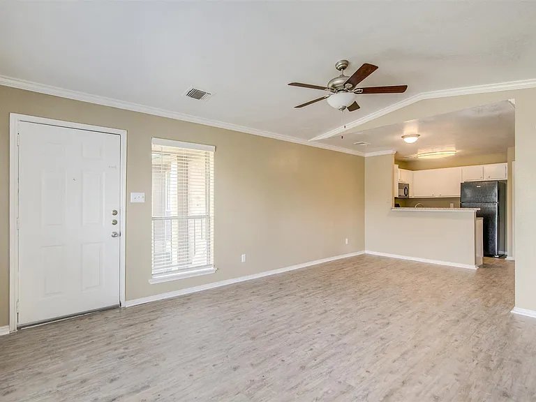 Spring Hill Village Apartments — Photo 2