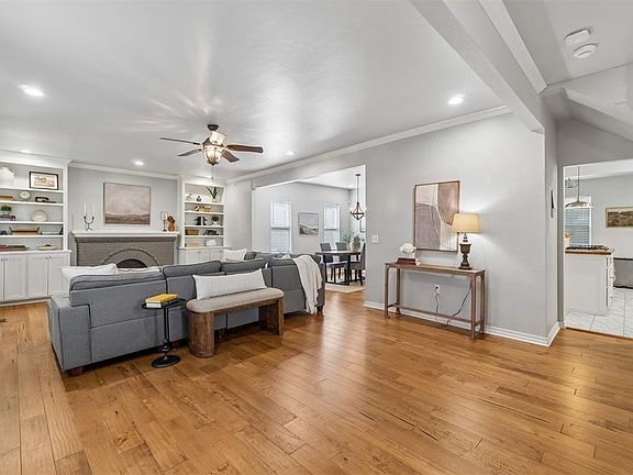 5th image of 326 NE 16th St