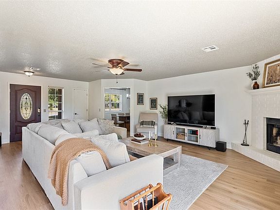 3rd image of 1414 W Centennial Dr