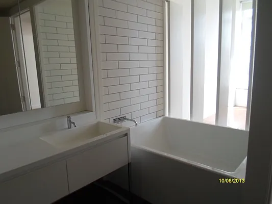 Sold by Manhattan Network Inc. | media 3