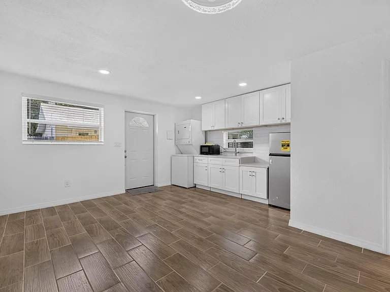 1005 E Flora St — Photo 22