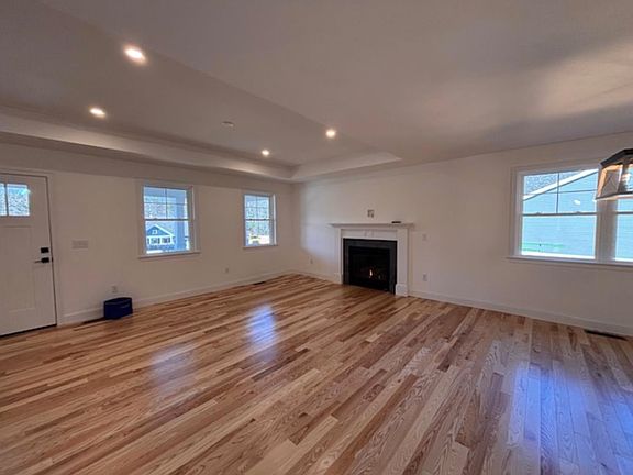 4th image of 19 Edgewater Drive #27