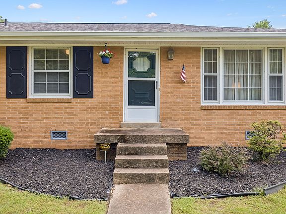 5th image of 502 Hillview Dr
