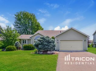 1924 French Trace Ave, Shakopee, MN 55379
