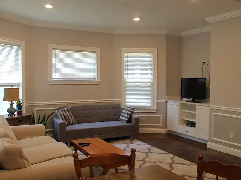 34 Circuit St #1A — Photo 4