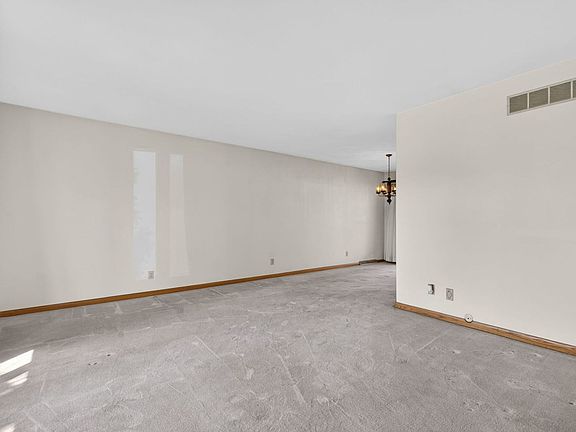 5th image of 185 N Dewey St