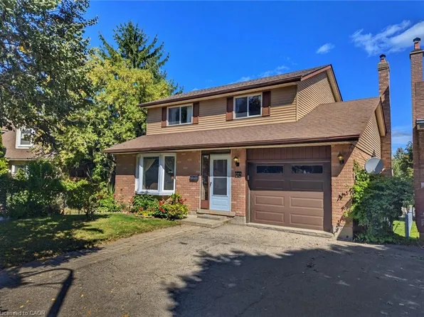 56 Scenic Wood Cres, Kitchener, ON N2A 3N6