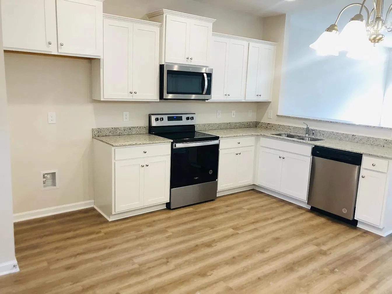 3 bed, 2.5 bath, 1340 sqft, $1,700 — Photo 3