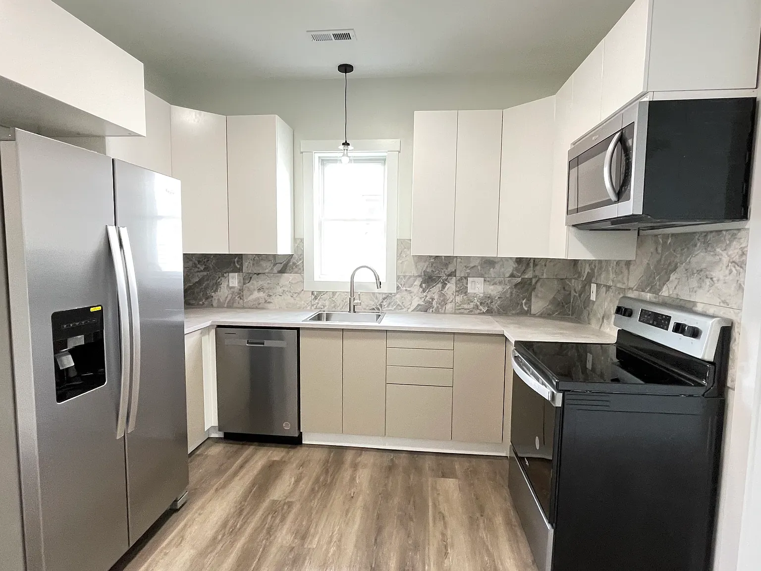 113 Lancaster St — Photo 2