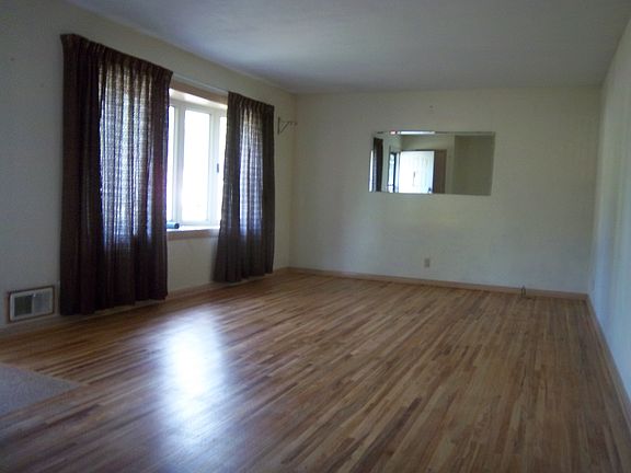 3rd image of 10800 Madison St NE
