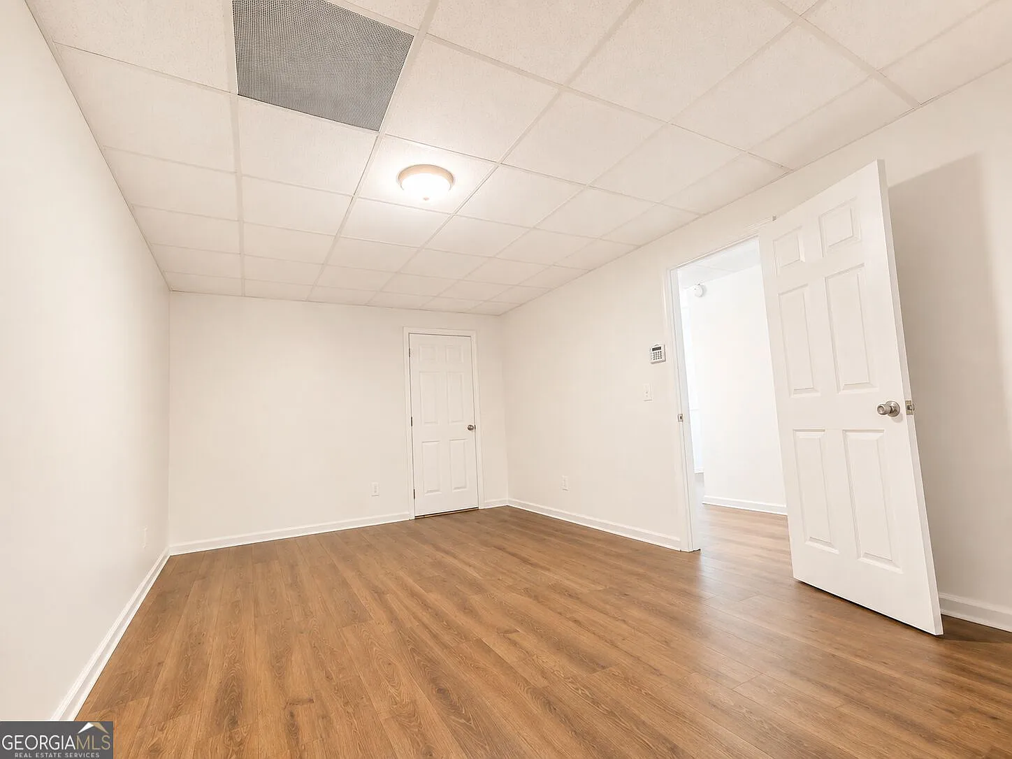 4 bed, 2.0 bath, 2433 sqft, $2,250 — Photo 4