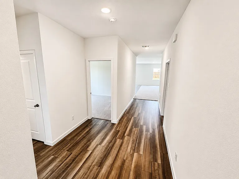 3008 Lacebark Ct — Photo 2