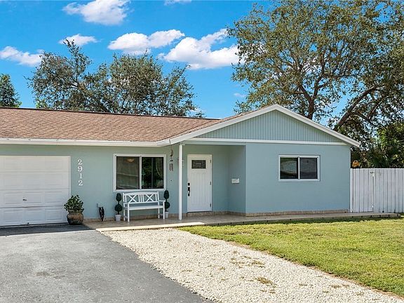 3rd image of 2912 Poinciana Dr