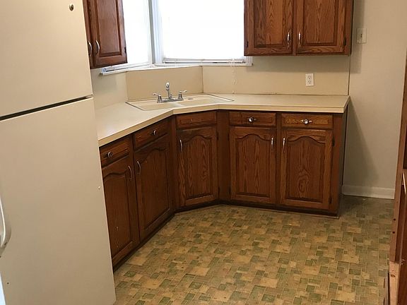 5th image of 1922 Berwick Ave