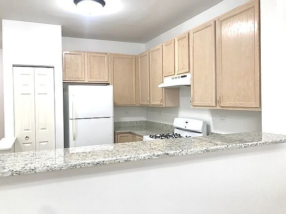 3rd image of 959 Genesee Dr #959