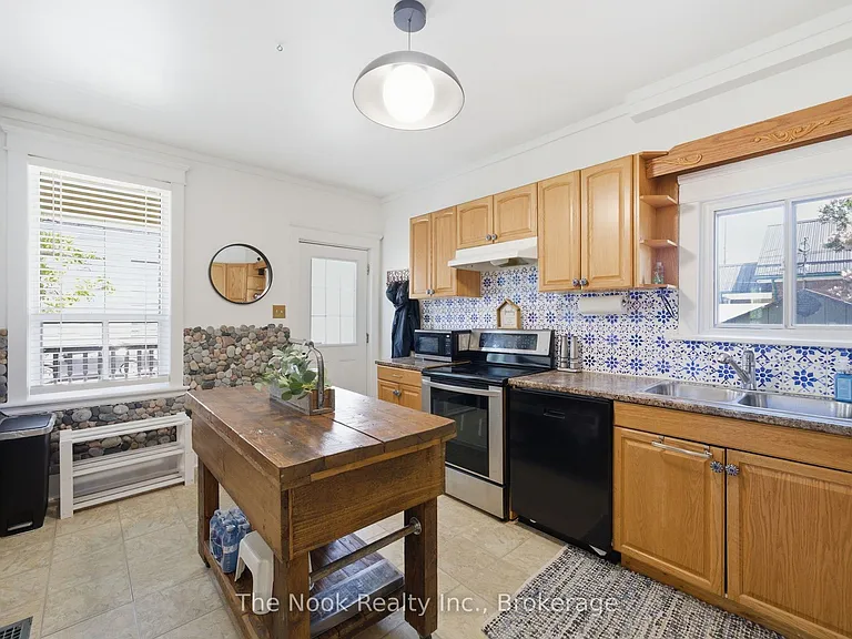 480 George St S — Photo 6
