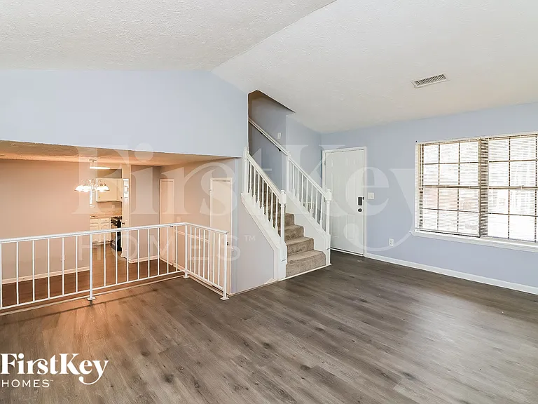 1060 Forest Path — Photo 3