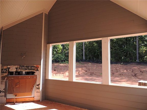 3rd image of 3320 Shady Creek Ct