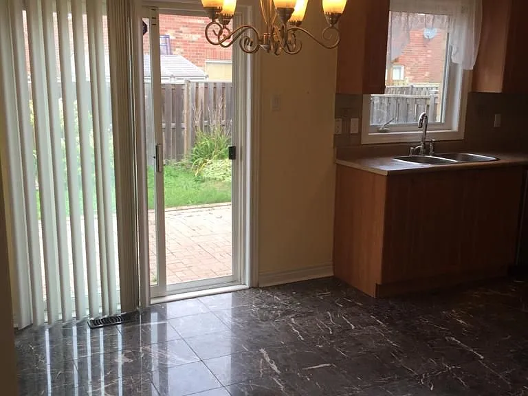 58 Sewells Ln #UPPER — Photo 4