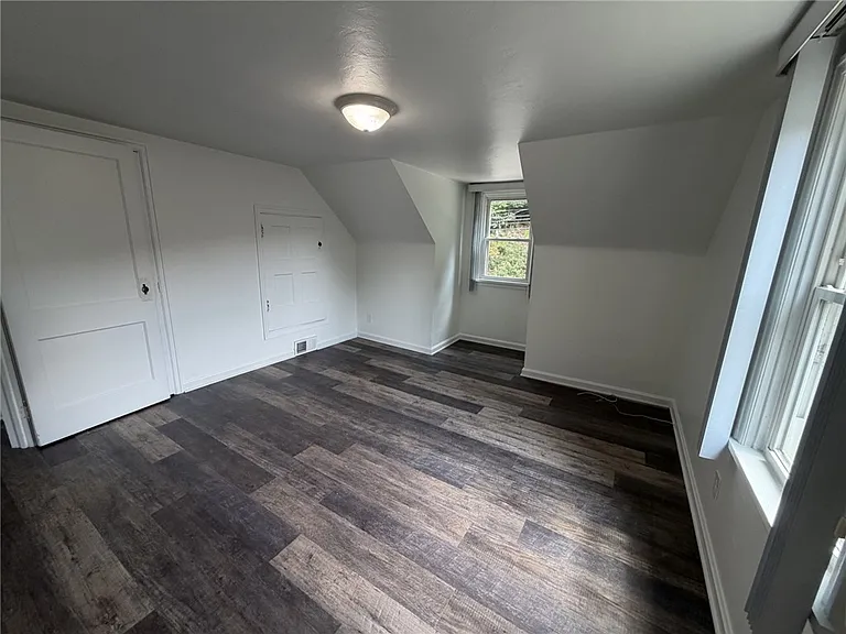 1113 Rochester Rd — Photo 35