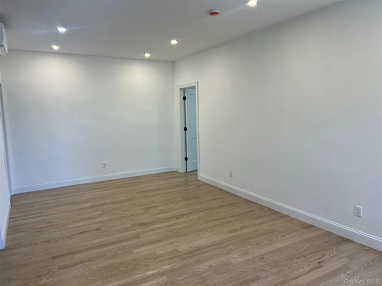 817 Onderdonk Ave #2R — Photo 6