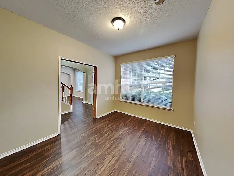 316 Stormydale Ln — Photo 7