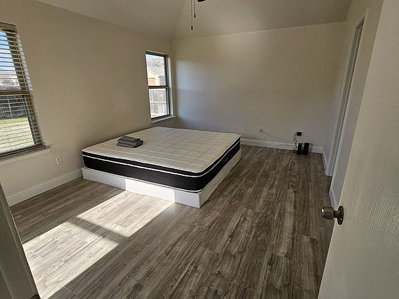4th image of 4214 Agate Dr