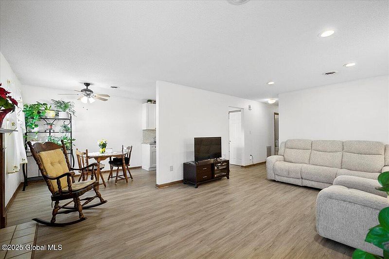 3rd image of 601 Cambridge Manor Drive