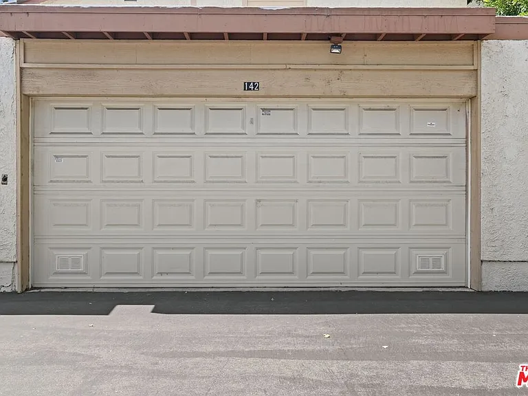 5720 Owensmouth Ave #142 — Photo 13