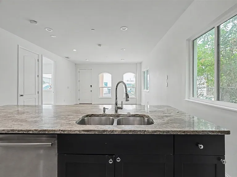 1018 7th Ave S — Photo 15