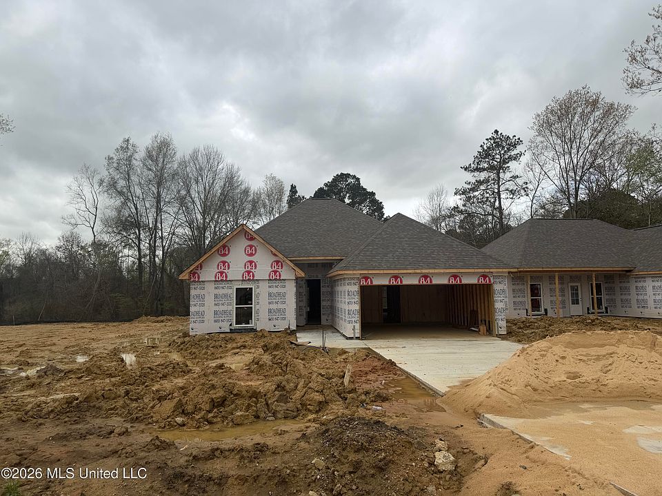 2nd image of 197 Lake Harbor Rd