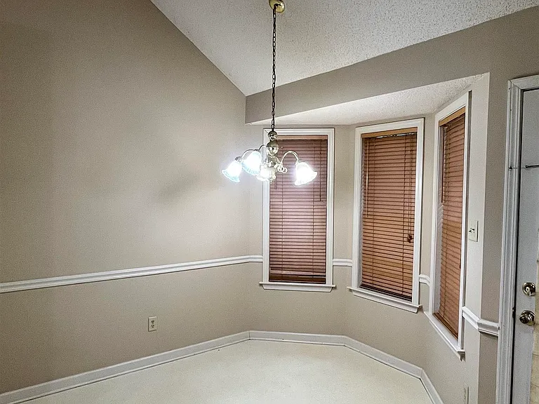 7276 Amberly Way Dr — Photo 5