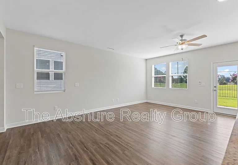 35 Village Edge Dr — Photo 12