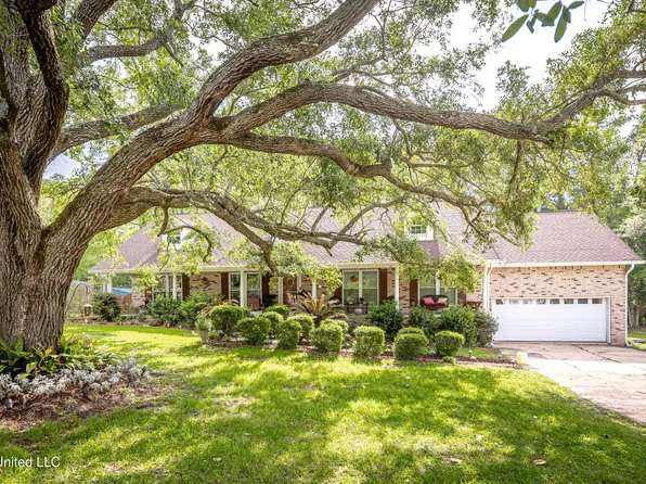 1344 Diller Rd, Ocean Springs, MS 39564