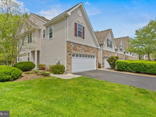 75 Haddon Ct, Pennington, NJ 08534
