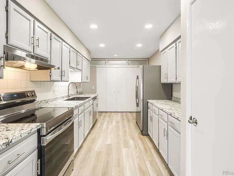 11962 E Maple Ave — Photo 8