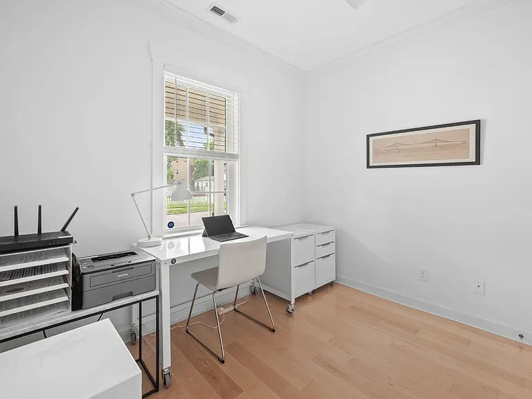 1024 W 36th St — Photo 19