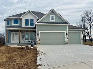 1929 Longview Dr, Liberty, MO 64068