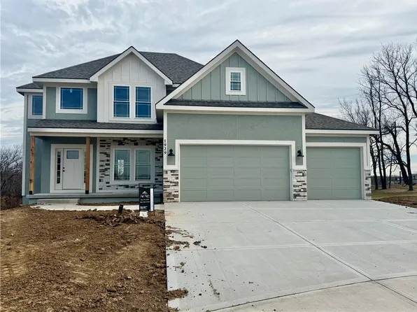 1929 Longview Dr, Liberty, MO 64068