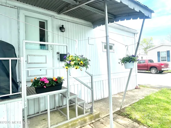 9 Sams Court, Hazlet, NJ 07730