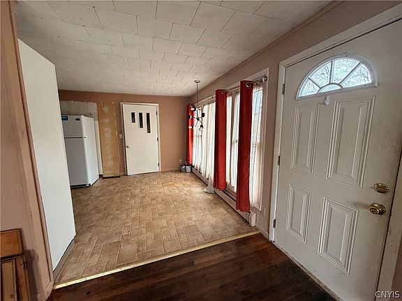 5th image of 831 Rider St