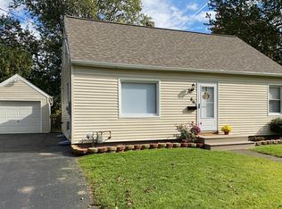 66 Bleacker Rd, Rochester, NY 14609