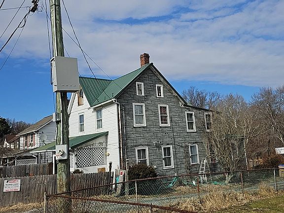 2nd image of 695 Elk Mills Rd