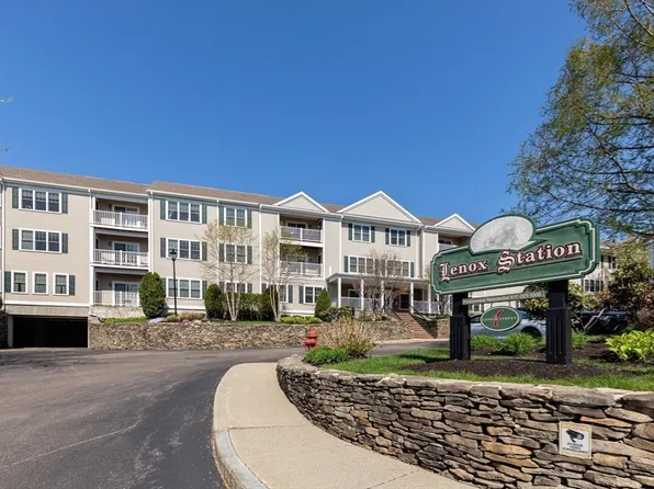 1 Lenox St APT 303, Norwood, MA 02062
