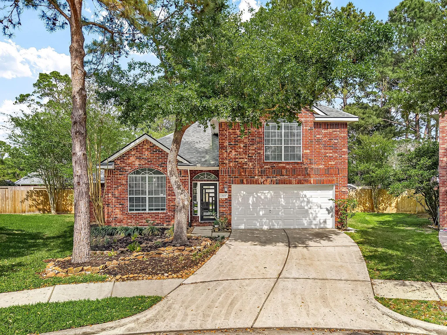 3 bed, 2.5 bath, 2294 sqft, $2,990 — Photo 2