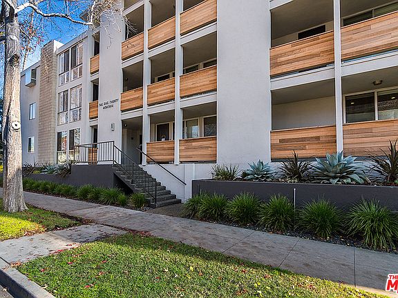 2nd image of 520 Montana Ave Unit 301